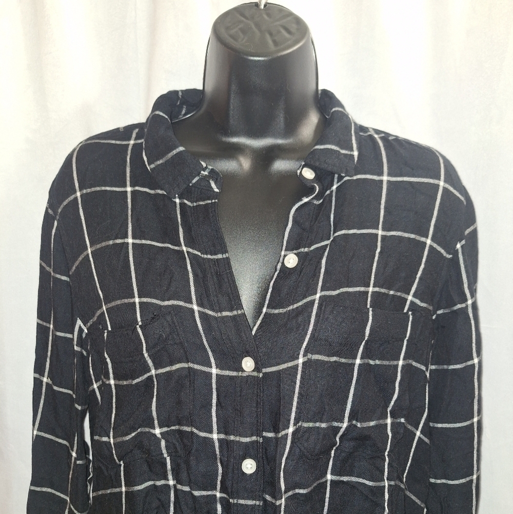 So plaid button-down shirt size large